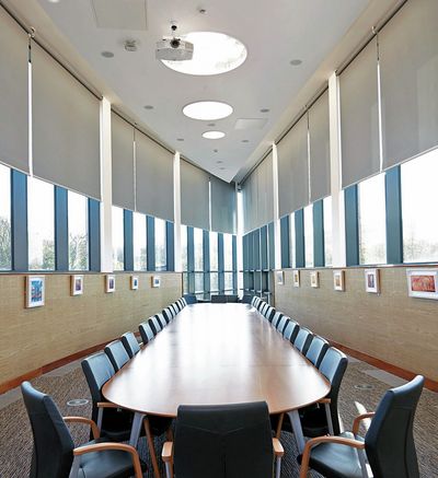 Системы рулонных штор, SG 4970, Multiscreen 1-10%, Room shot "Durham Gateway", Durham, United Kingdom