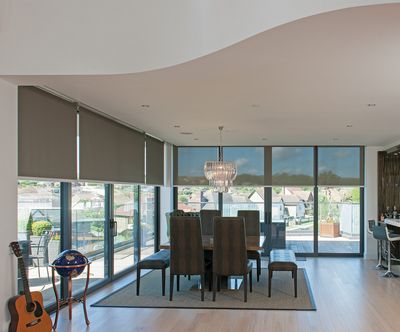 Системы рулонных штор, SG 4970, Triscreen 1-5%, Room shot "The Point", Broadstairs, United Kingdom