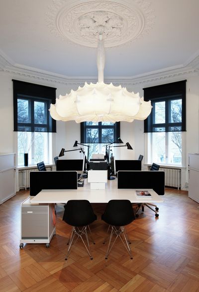 Системы рулонных штор, Multiscreen 1-10%, Room shot "Red Bull Office", Oslo, Norway